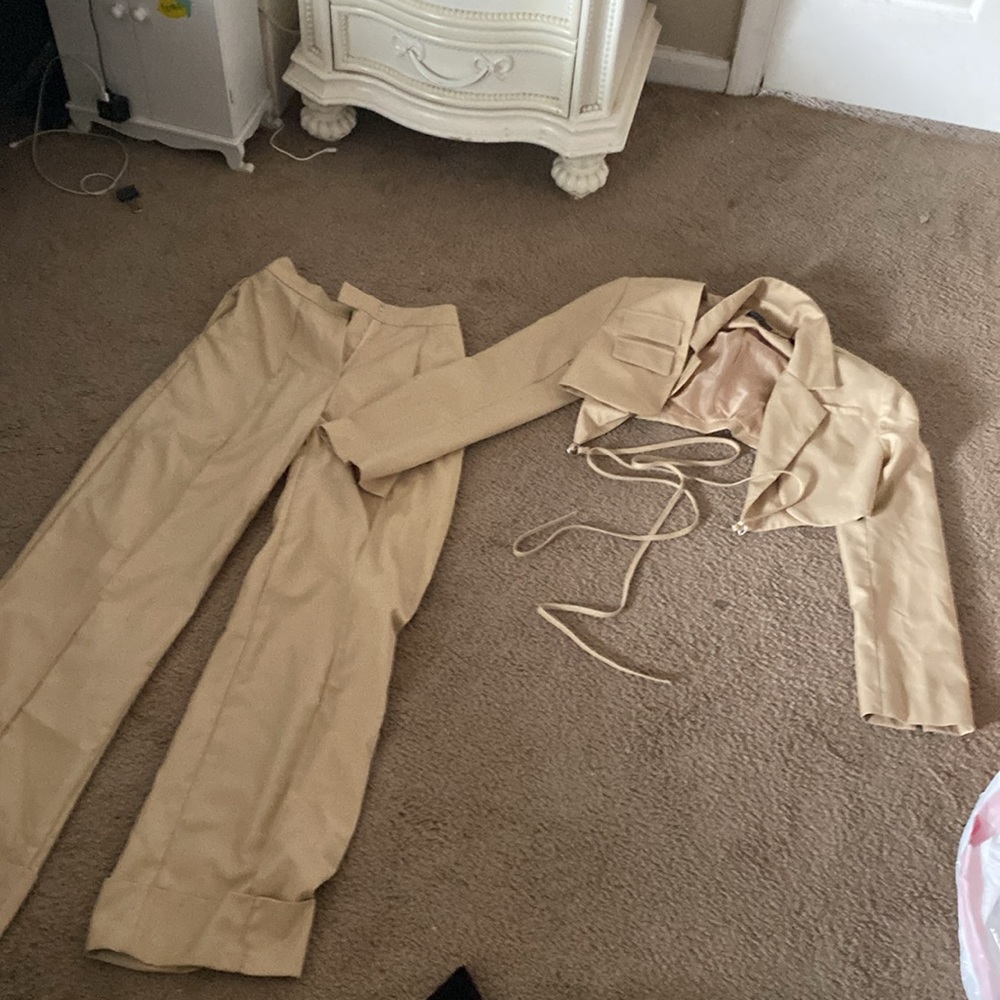 White fox xs for women’s cropped long sleeve jacket and pants